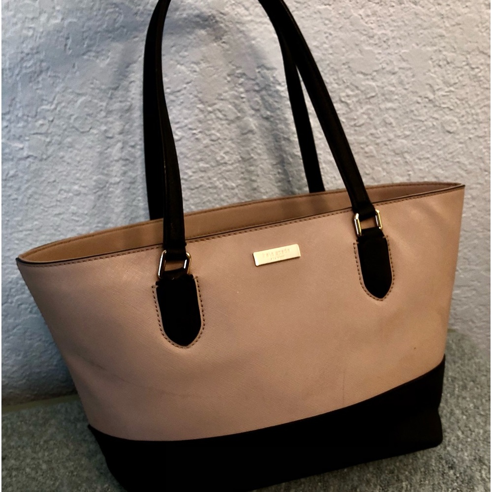 Kate Spade mauve and black purse. I’m excellent condition.